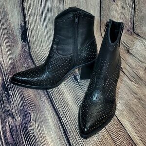 NWOB Studded Leather Boots Made In Italy Emanuele Crasto  Size 38‎ EU/US 7.5-8